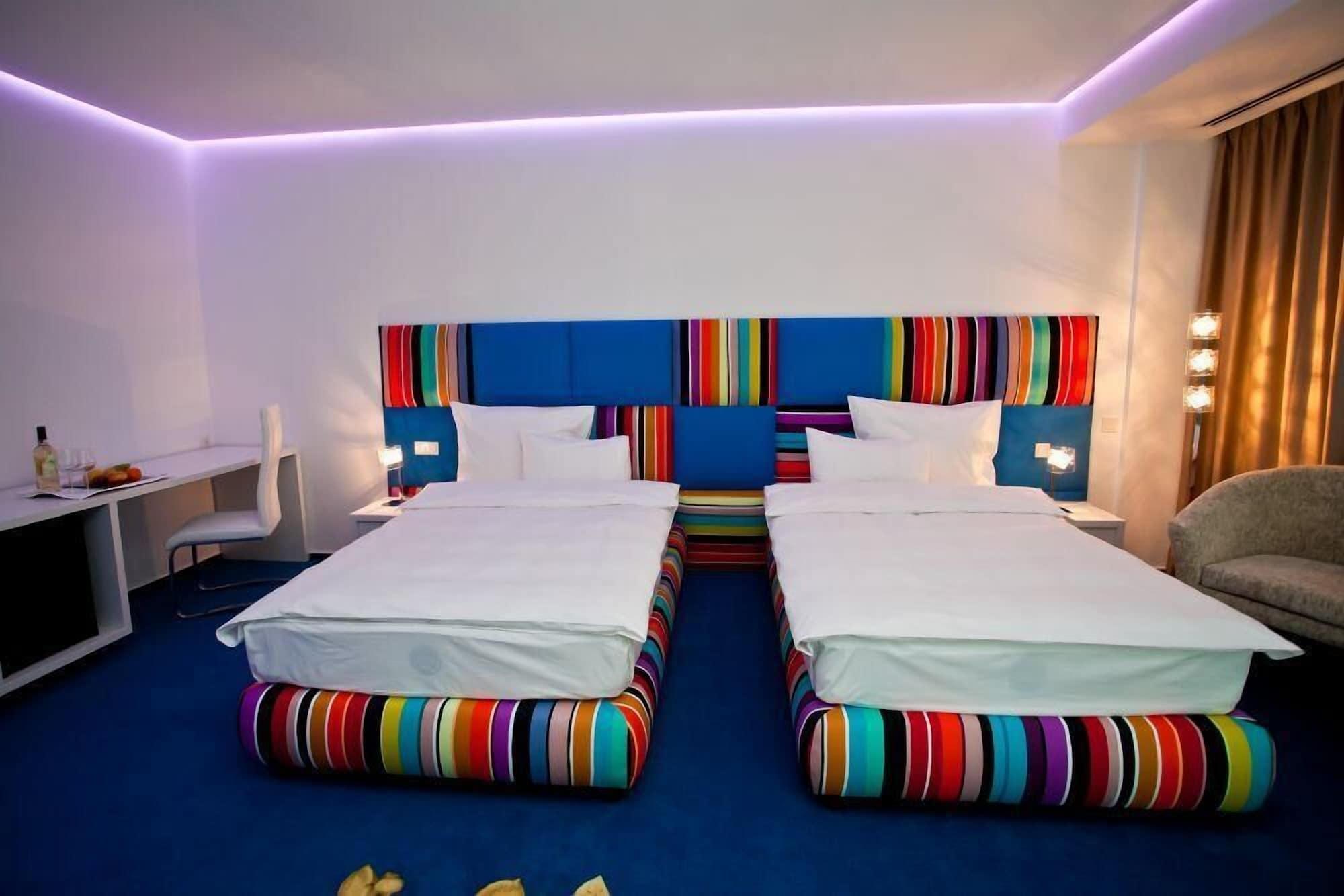 Marshal Garden Hotel Букурещ Стая снимка A room at the hotel
