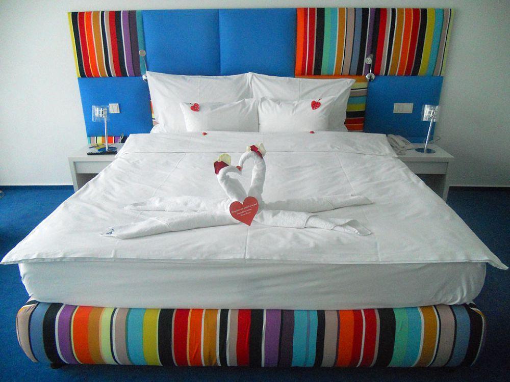 Marshal Garden Hotel Букурещ Екстериор снимка A bed