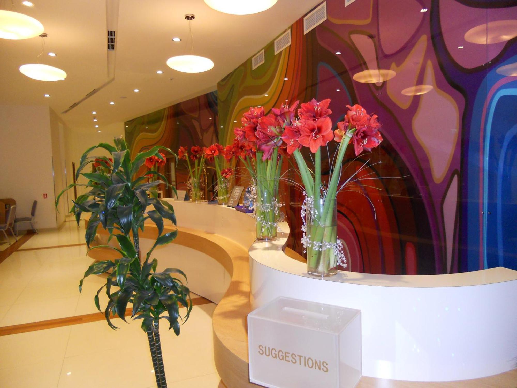 Marshal Garden Hotel Букурещ Екстериор снимка Reception desk at the hotel