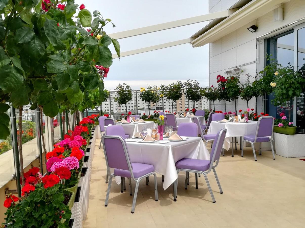 Marshal Garden Hotel Букурещ Екстериор снимка The terrace of the restaurant